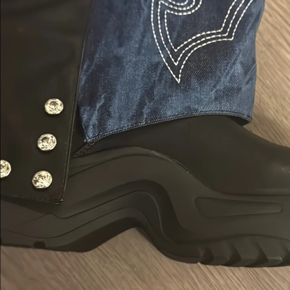 CAPE ROBBIN denim fold-over platform boots with rhinestone and Western-style❣️
